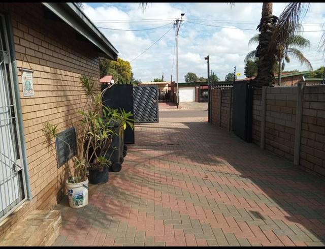 3 BEDROOM HOUSE FOR SALE IN CLAREMONT